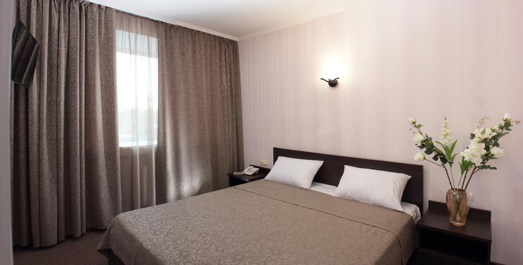 Kristall Hotel Sourgout Chambre photo